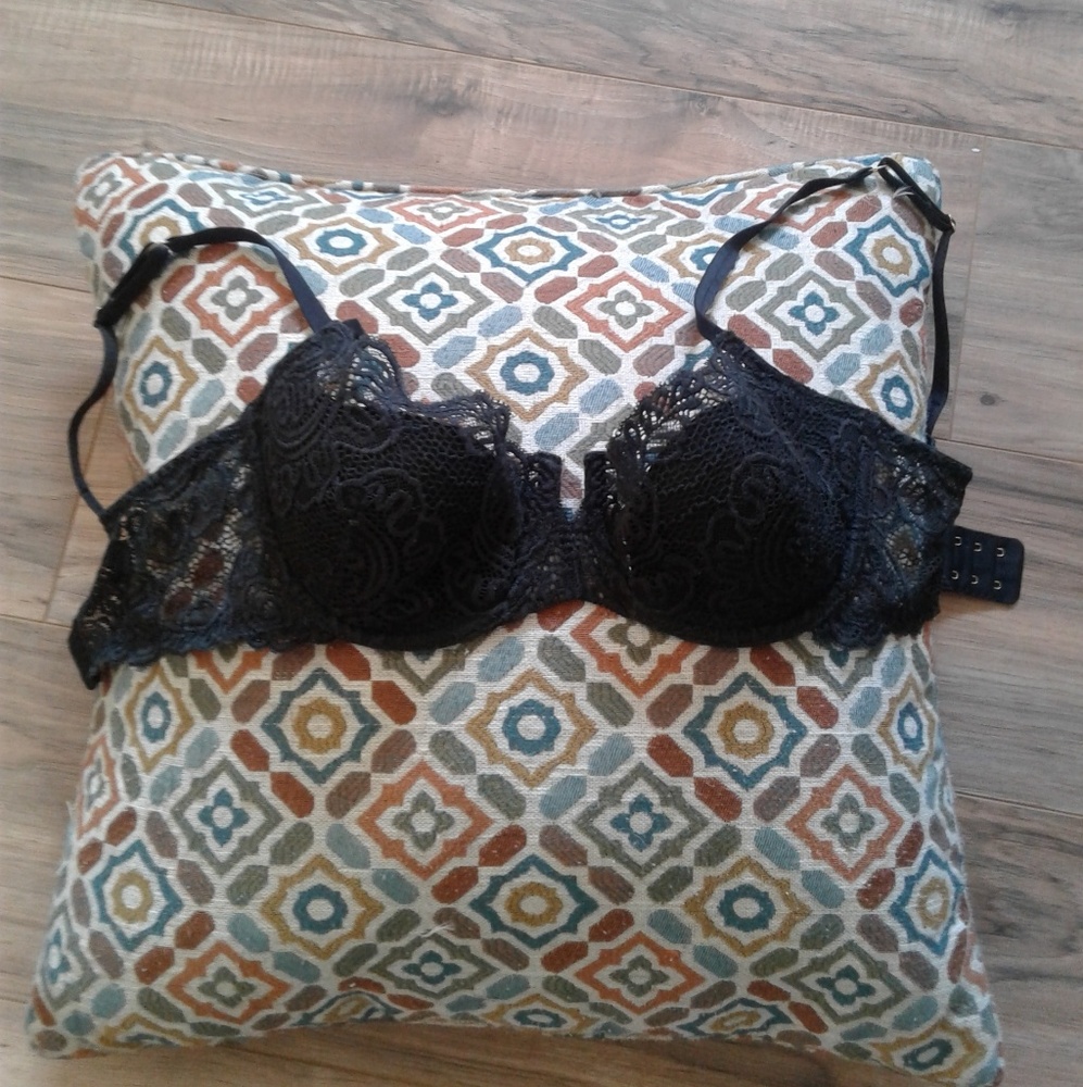 Victoria's Secret Very Sexy push-up black lace bra